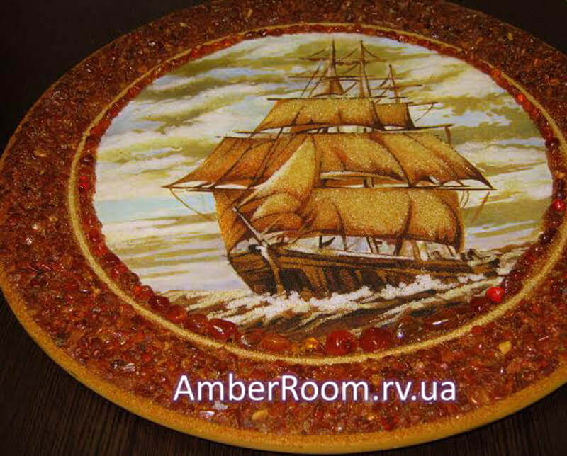 Корабль 1. Декоративная тарелка из янтаря
